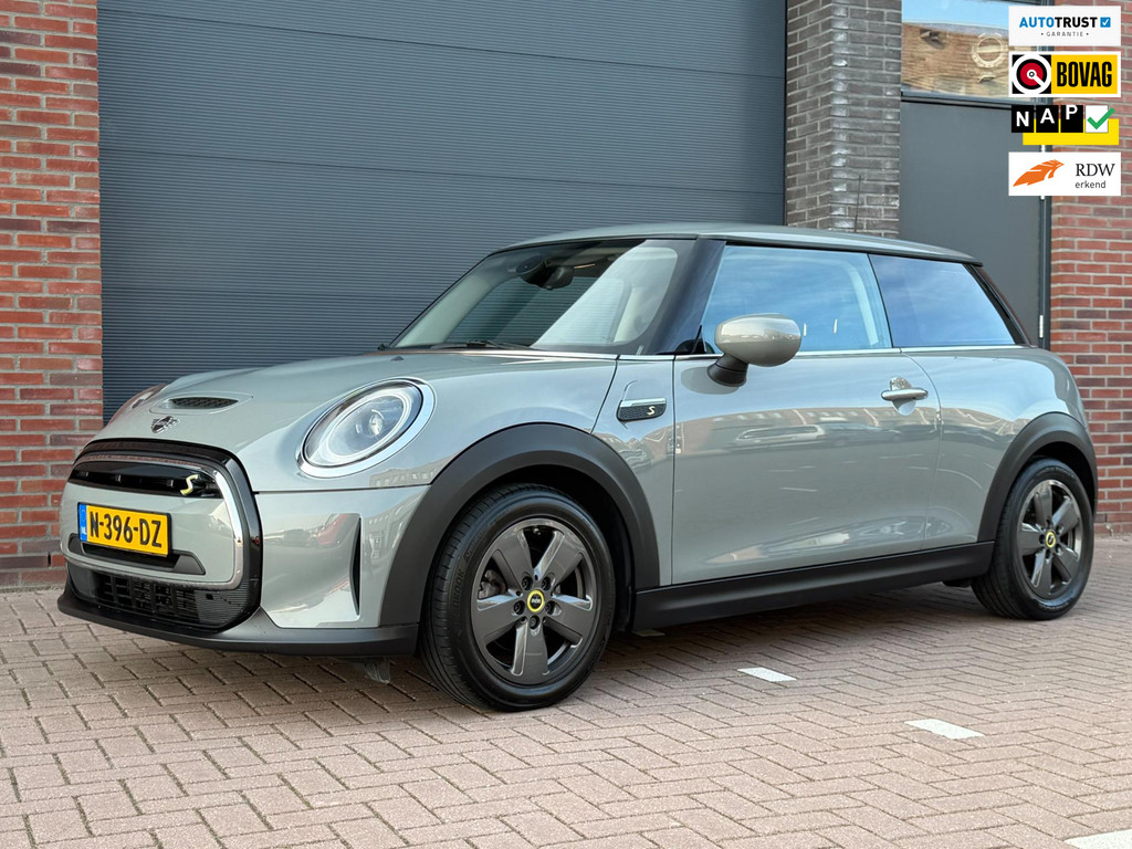 MINI Electric Essential 33 kWh |Navi | CarPlay | Privacy Glass | Union Jack achterlichten 51435357-0.jpg | Signatuur Auto