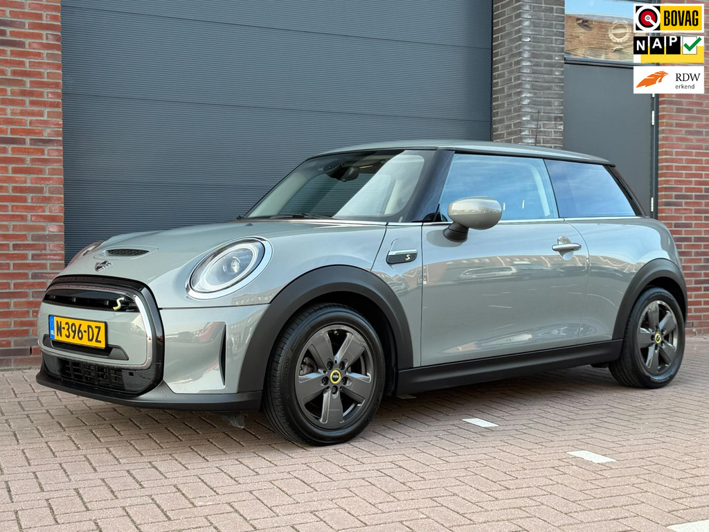MINI Cooper E 33 kWh |SOH 95% | Navi | CarPlay | Privacy Glass | Union Jack achterlichten 51435357-0.jpg | Signatuur Auto