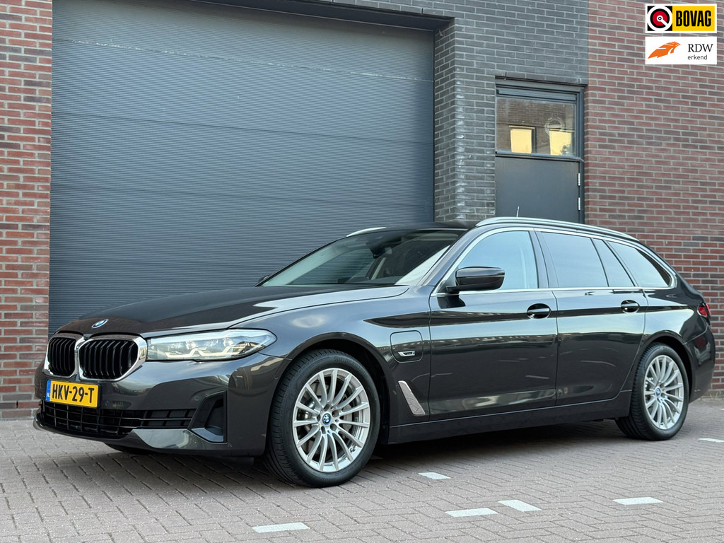 BMW 5 Serie Touring 530e Bus.Ed. Plus, Trekhaak, Camera, Leder, CarPlay, LED, Sfeerverlichting 54127971-0.jpg | Signatuur Auto