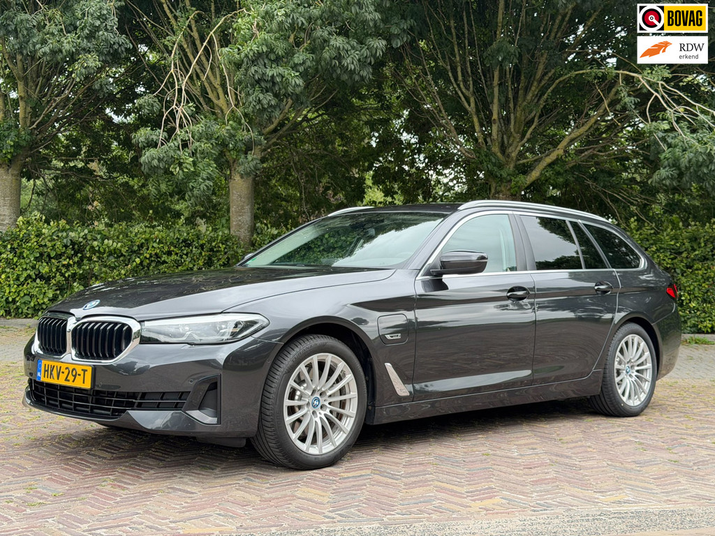 BMW 5 Serie Touring 530e Bus.Ed. Plus, Trekhaak, Camera, Leder, CarPlay, LED, Sfeerverlichting 54127971-0.jpg | Signatuur Auto