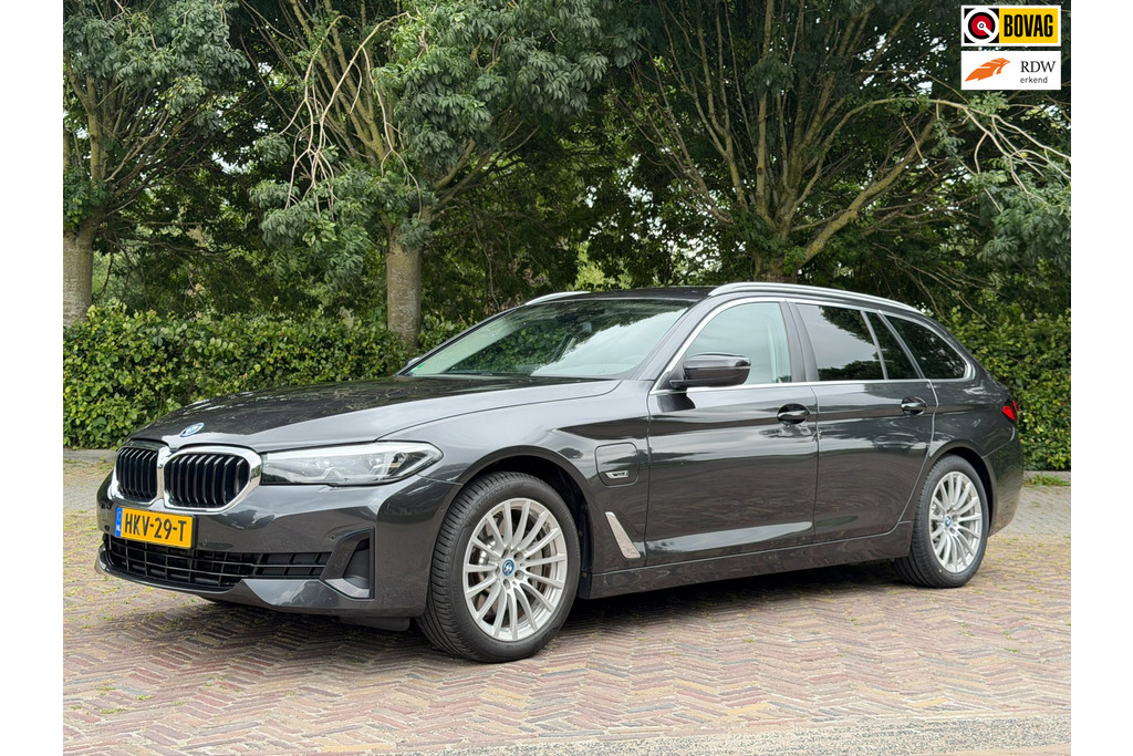 BMW 5 Serie Touring 530e Bus.Ed. Plus, Trekhaak, Camera, Leder, CarPlay, LED, Sfeerverlichting 54127971-0.jpg | Signatuur Auto
