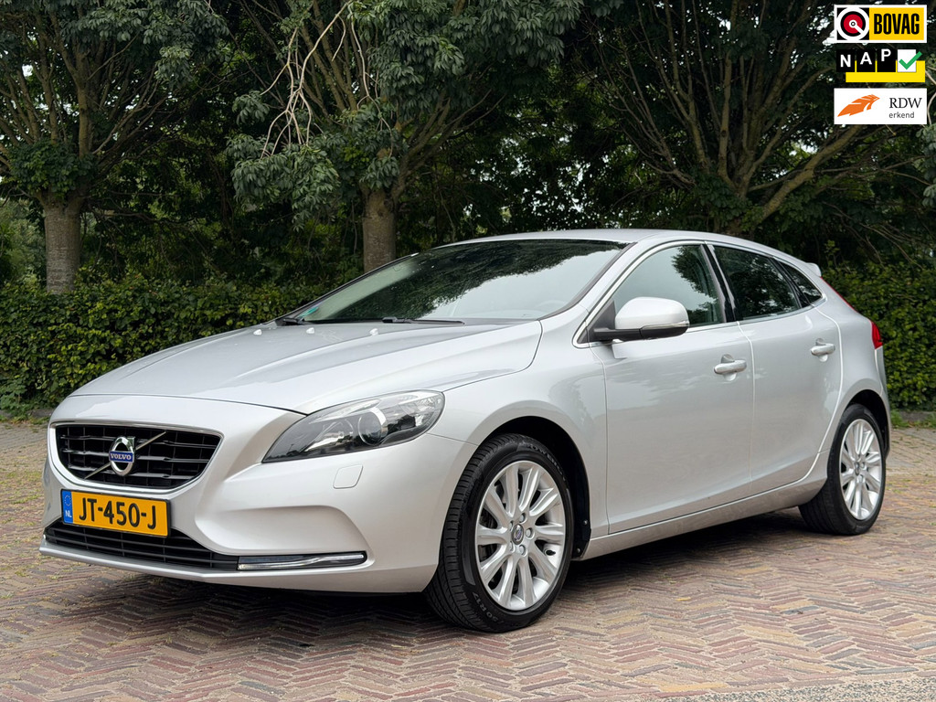 Volvo V40 1.5 T3 Momentum Automaat, Trekhaak, Navi, Parkeersensor, Xenon, Garantie 55551640-0.jpg | Signatuur Auto